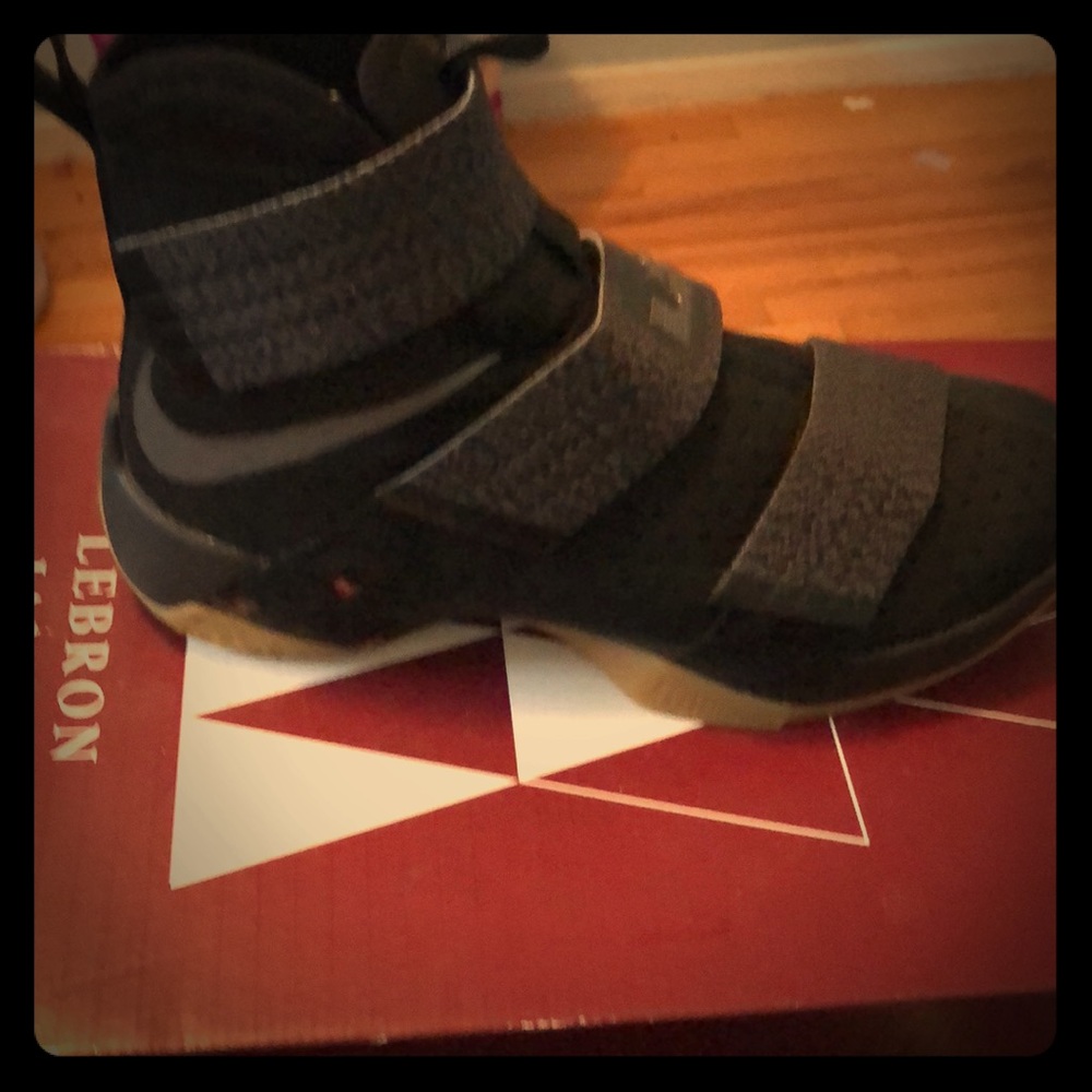 Lebrons sneakers